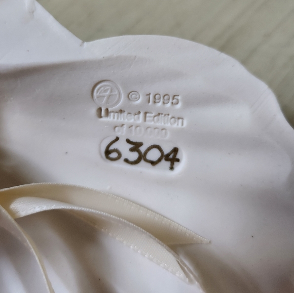 Margaret Furlong 5" Limited Ed The Faith Angel Shell Christmas Ornament 1995 - Picture 4 of 8